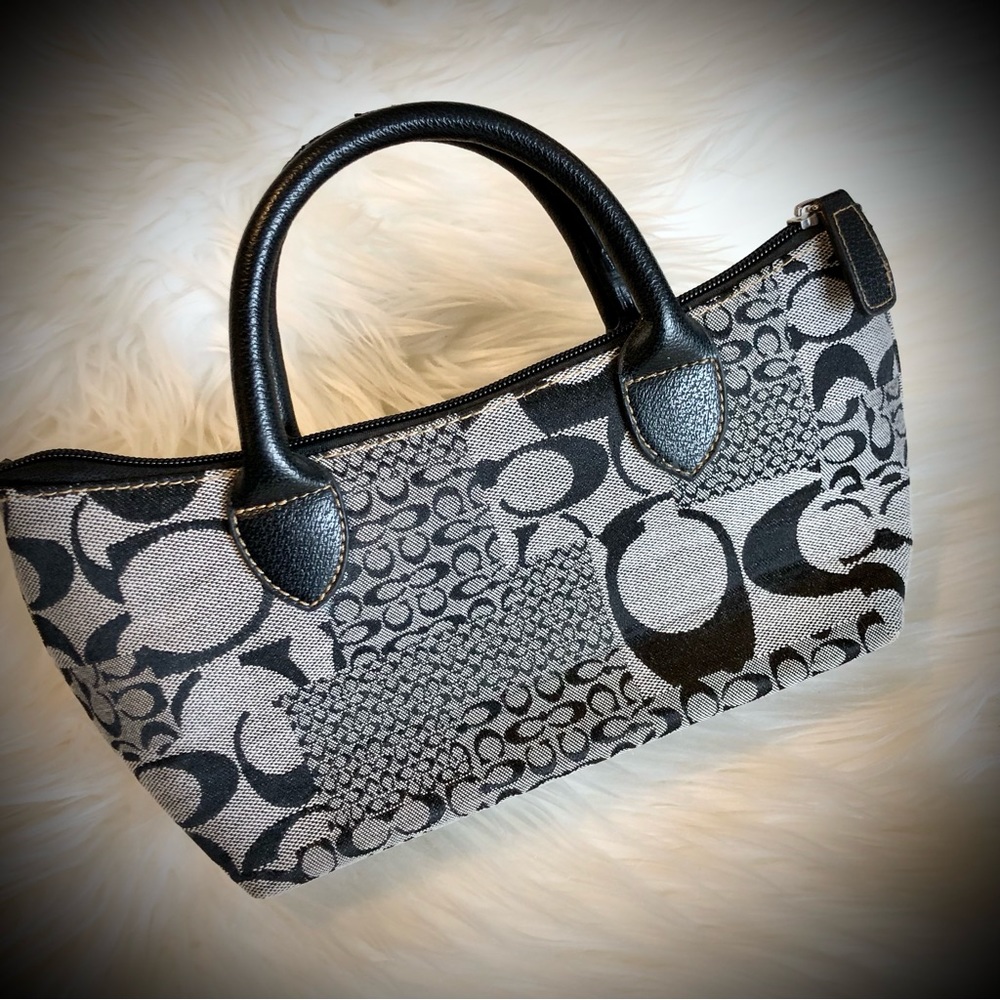 ❤️ Coach gray & black small purse with leather trim